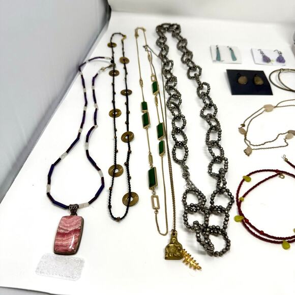 Mixed Jewelry Bundle 25+ Pieces – Necklaces, Bracelets, Earrings Boho, Eclectic - Picture 2 of 6